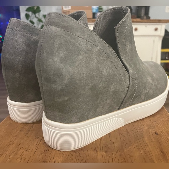 Grey Side Slit Sneaker Wedges Sz 9 - Picture 4 of 4